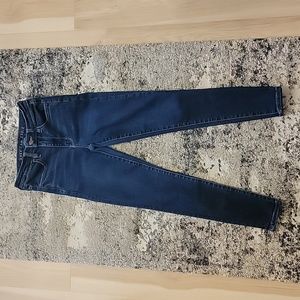 AMERICAN EAGLE OUTFITTERS